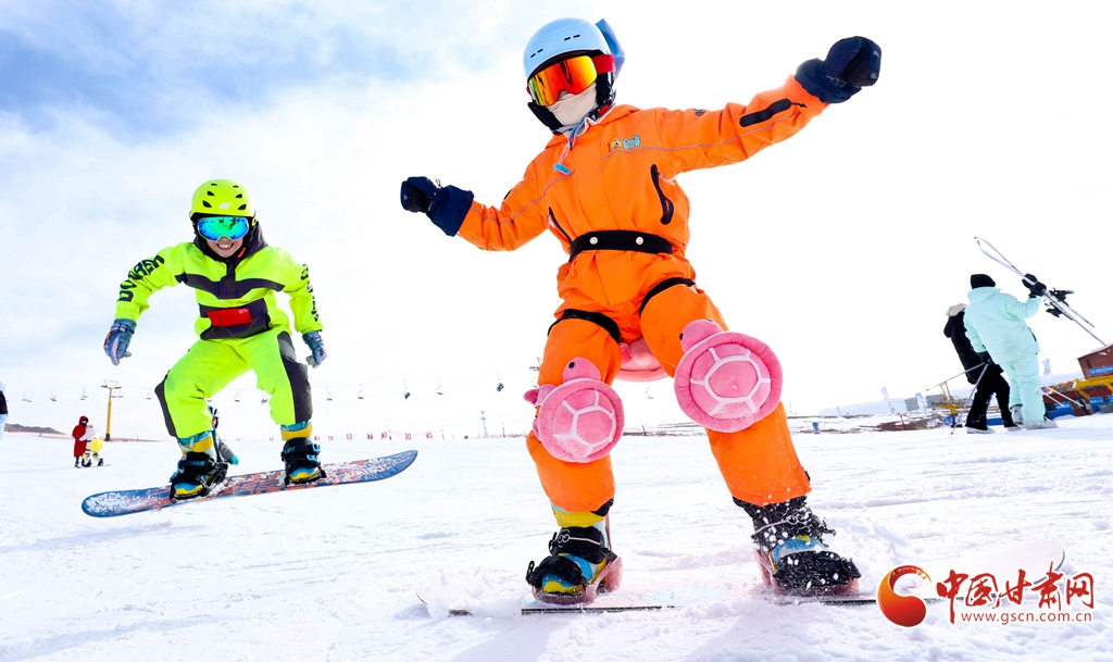 新春走基層·隴拍客丨張掖：滑雪場上強(qiáng)健體魄