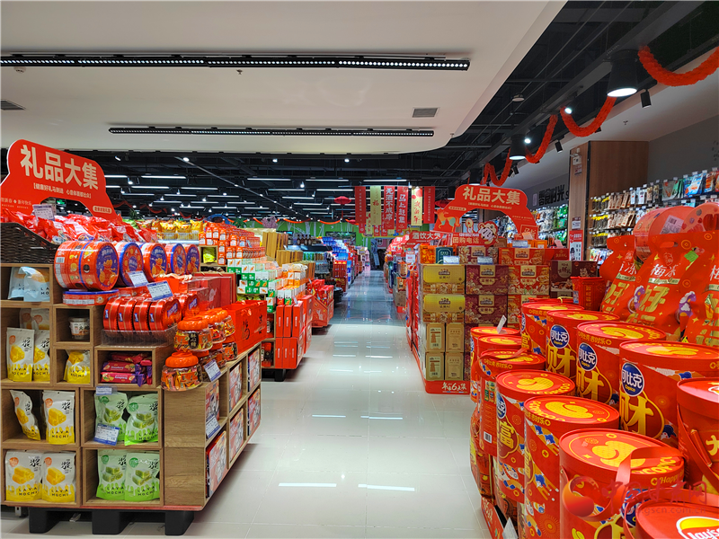 平?jīng)鋈A亭：年貨充盈價(jià)平穩(wěn) 商超暖心迎新春